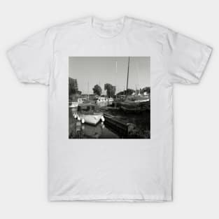 Boats moored at a harbour near Hickling Broad, Norfolk, UK T-Shirt